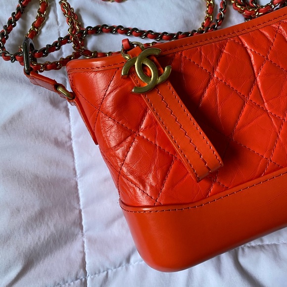CHANEL Aged Calfskin QuiltedSmallGabrielleHobo RED - Picture 5 of 8